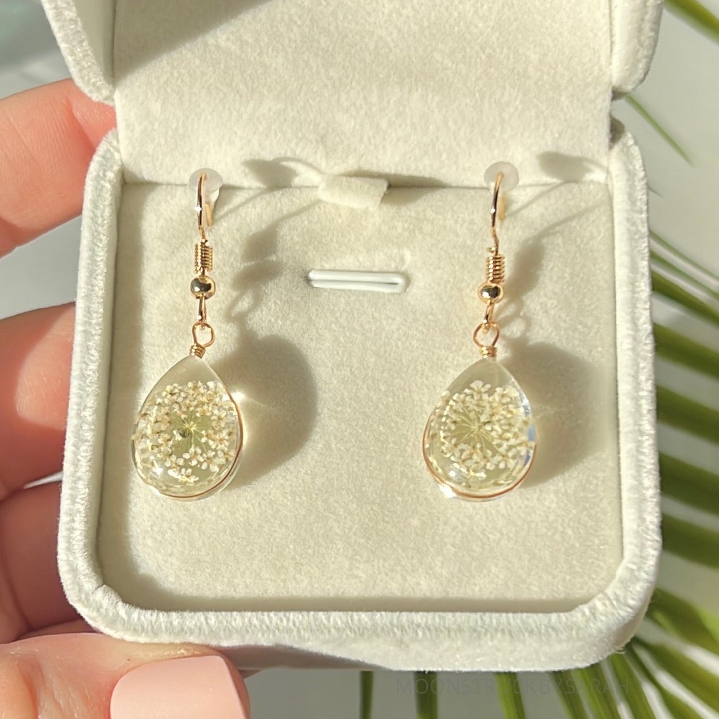 DAINTY FLORAL EARRINGS