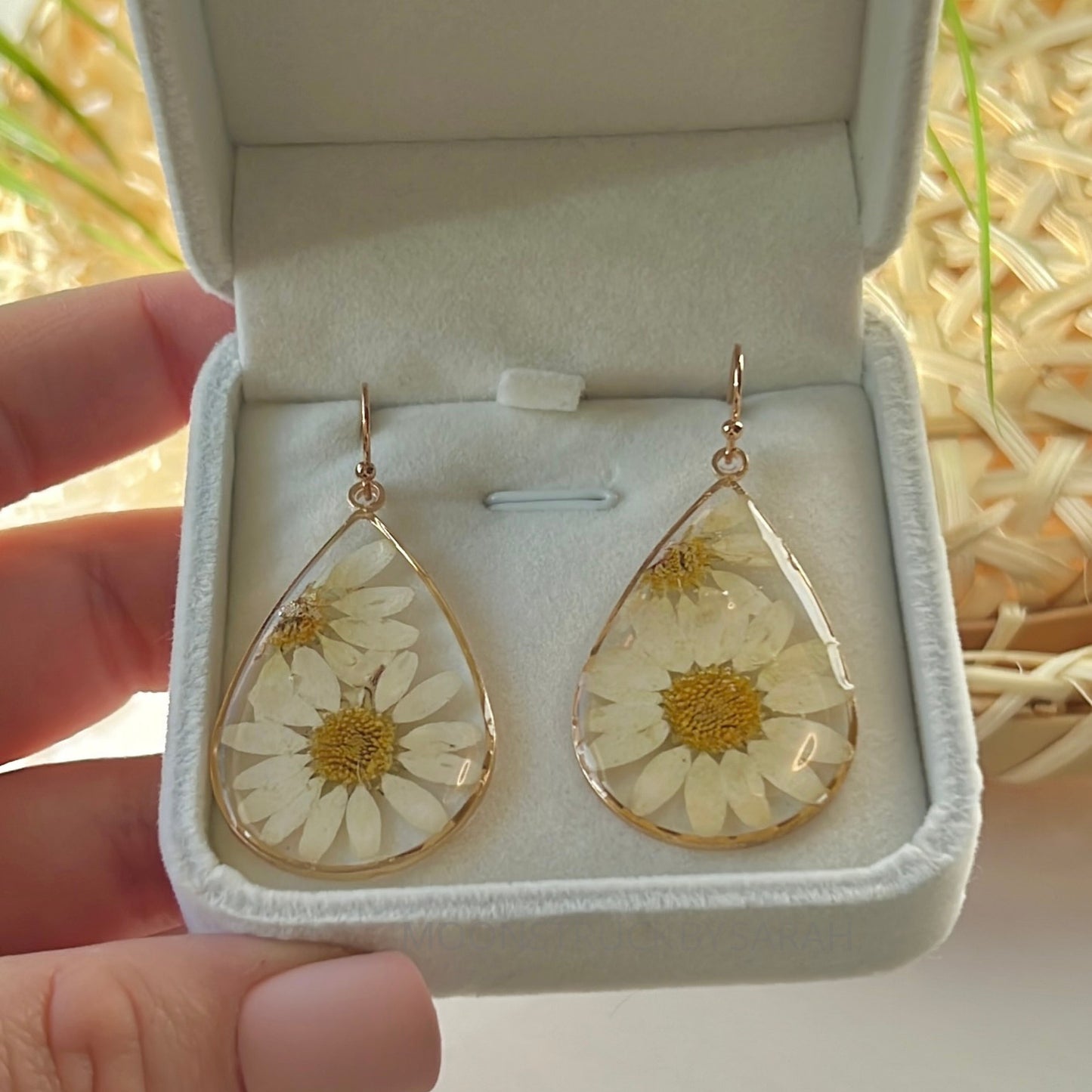 TEARDROP DAISY EARRINGS