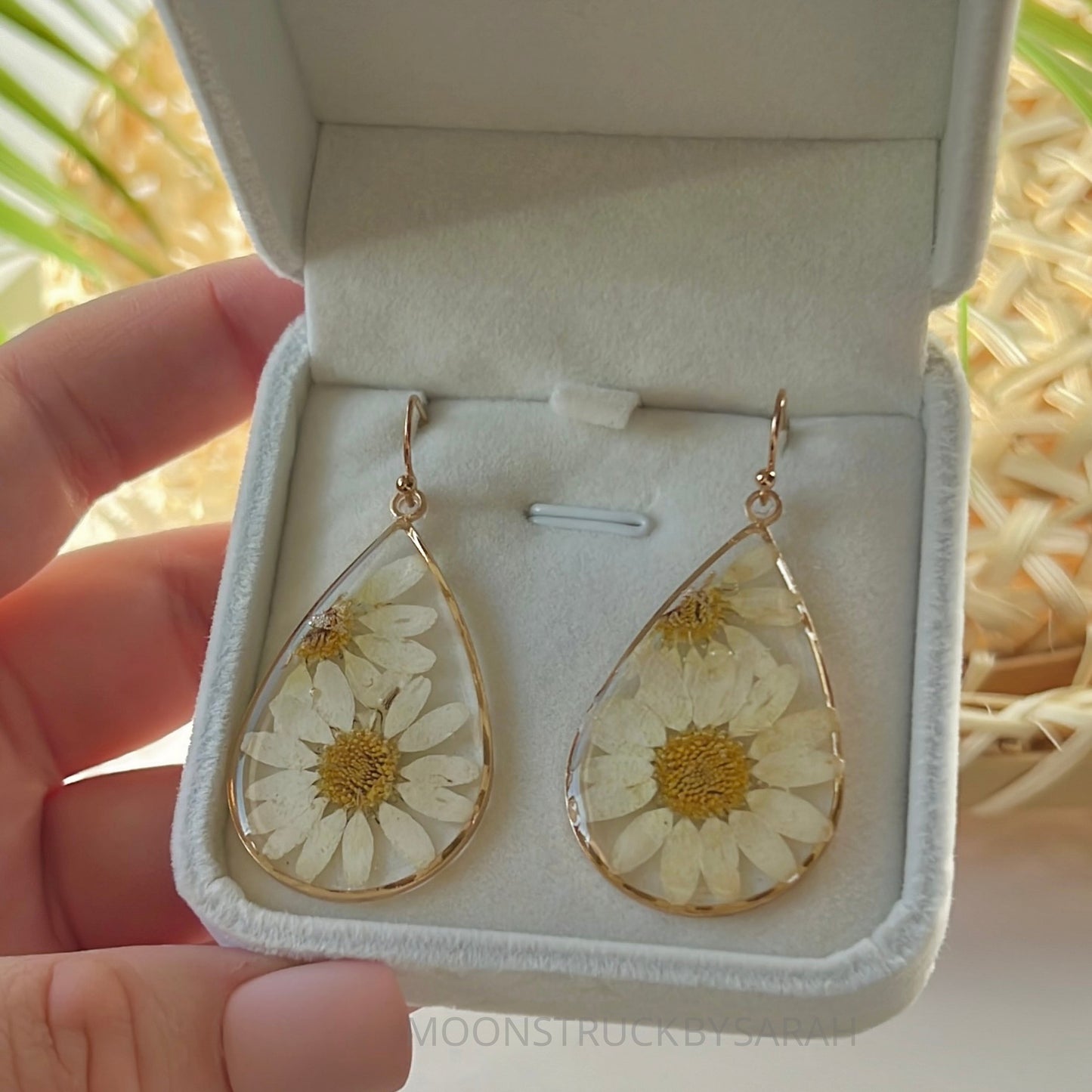 TEARDROP DAISY EARRINGS