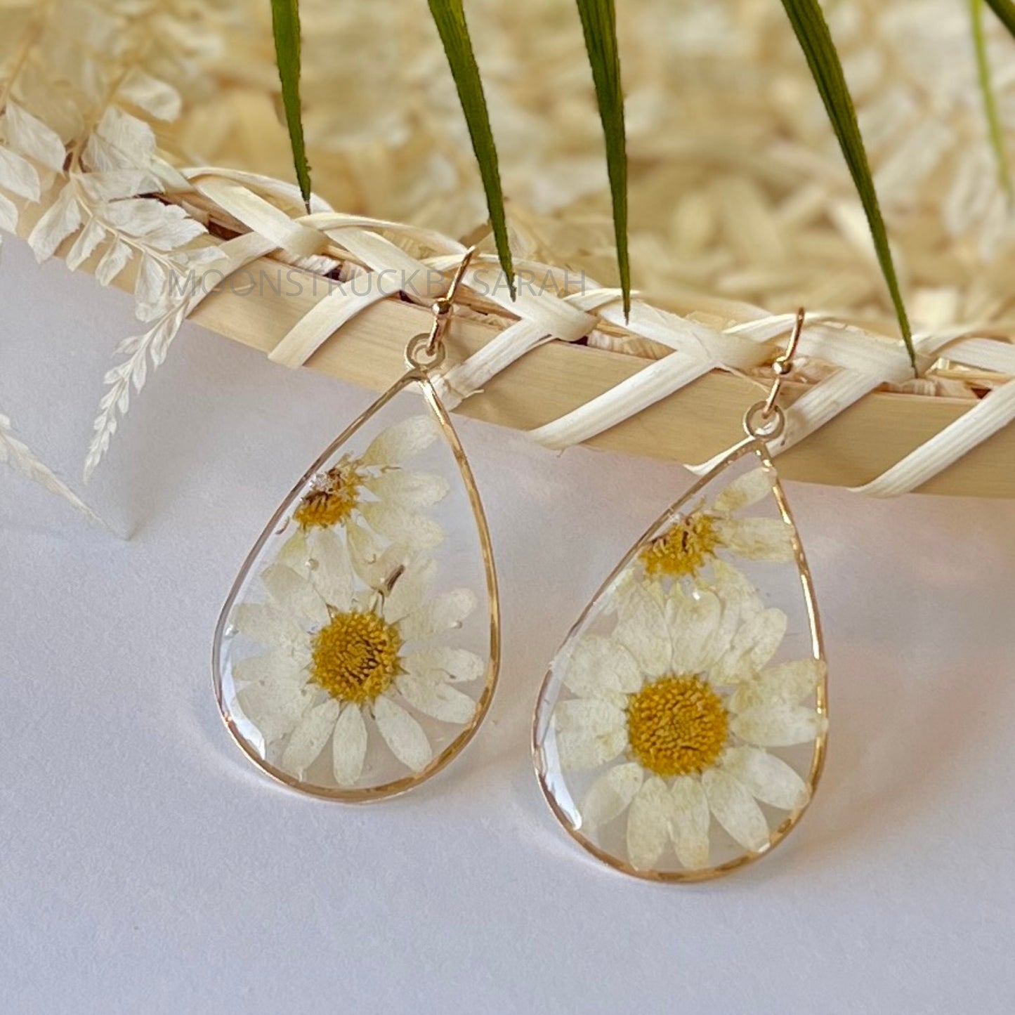 TEARDROP DAISY EARRINGS