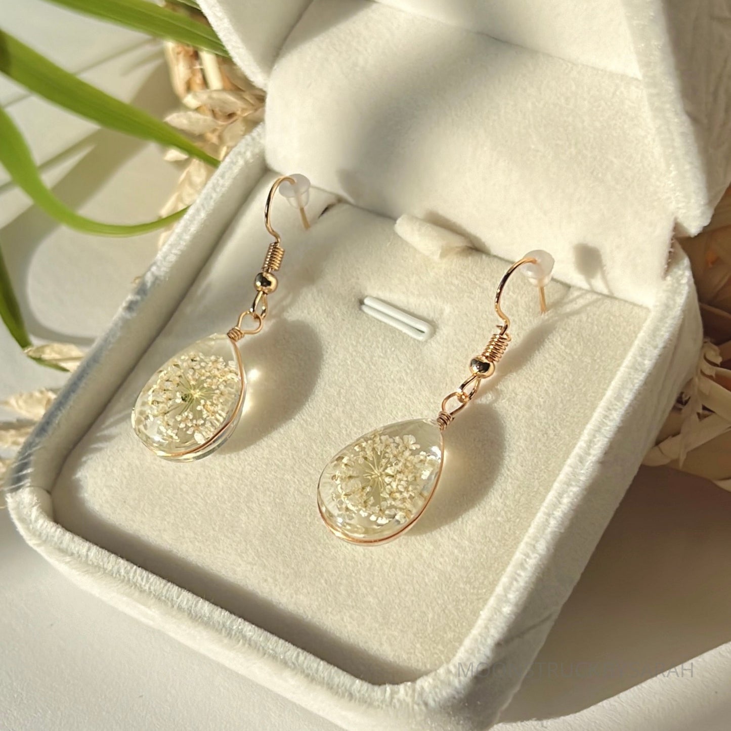 DAINTY FLORAL EARRINGS